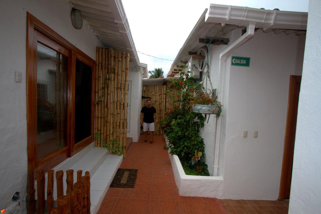 Zurisadai Hotel Puerto Ayora  Ngoại thất bức ảnh