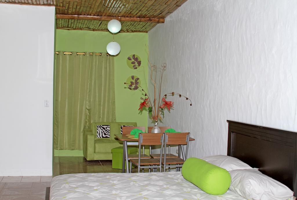 Zurisadai Hotel Puerto Ayora  Phòng bức ảnh
